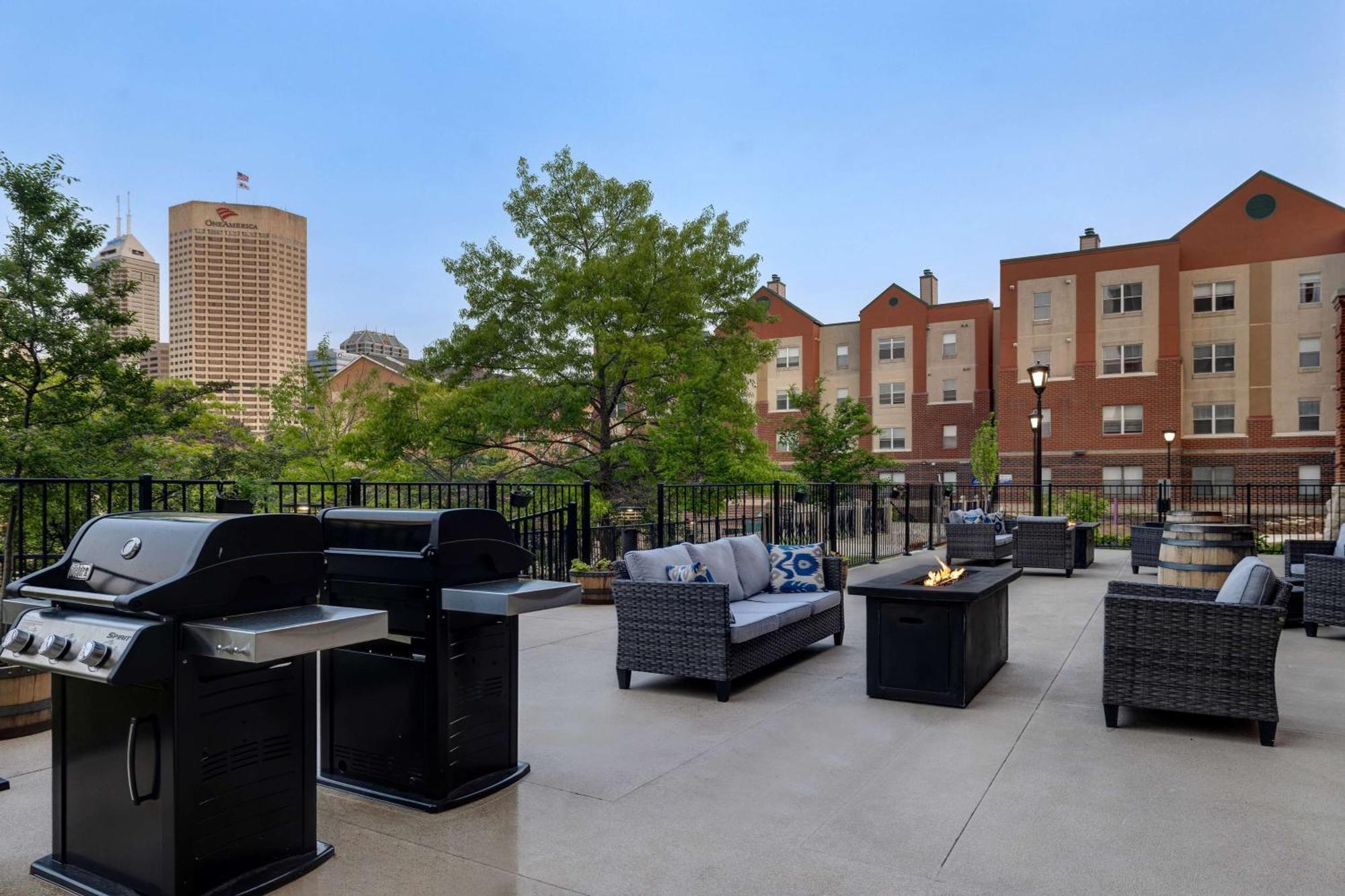 Homewood Suites By Hilton Indianapolis Downtown Iupui Екстериор снимка